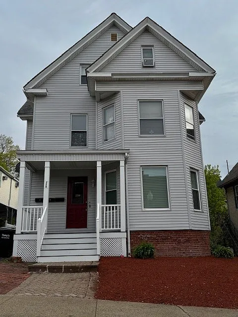 Building Photo - 239 Center St #1