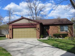 2153 Somerset Rd, Bloomfield Hills, MI 48302