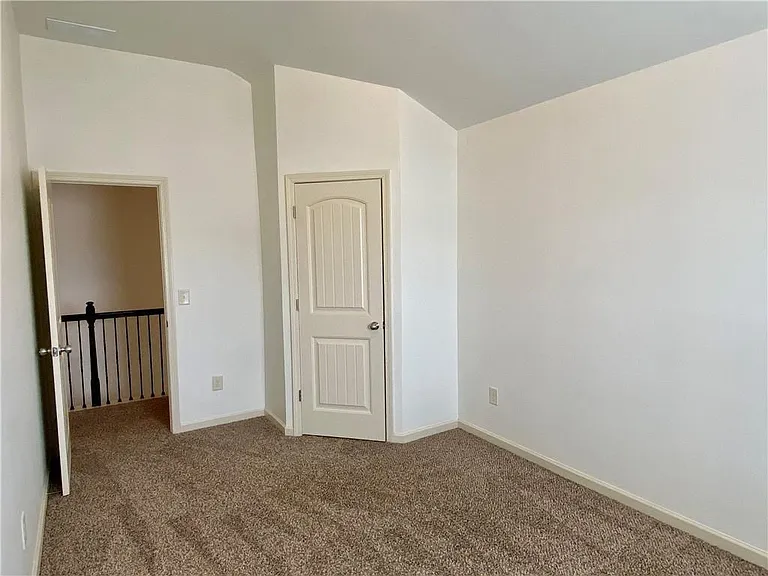 611 Stonehurst Ln — Photo 15