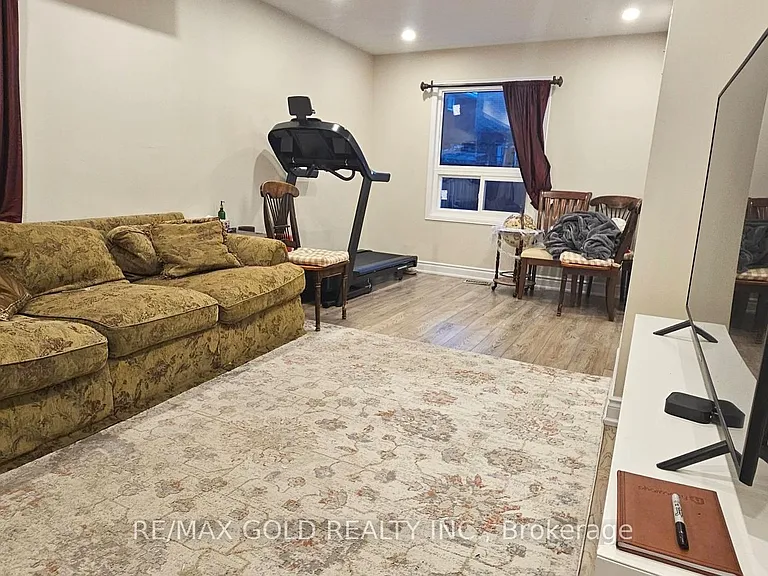 15 Valonia Dr #UPPER — Photo 4