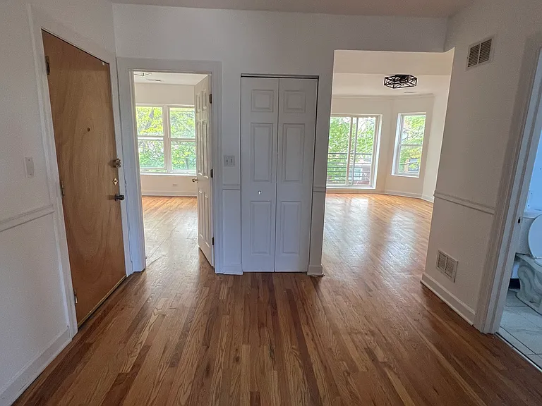 6303 N Rockwell St #3 — Photo 4