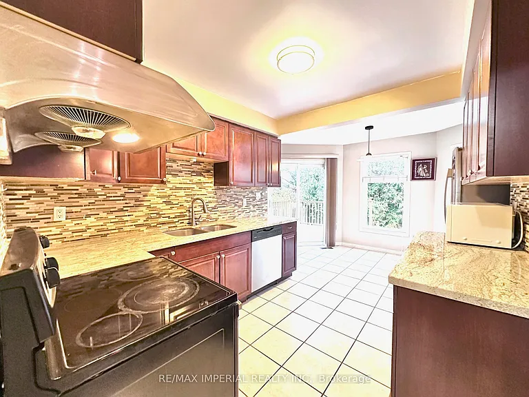 3058 Dalehurst Dr — Photo 8