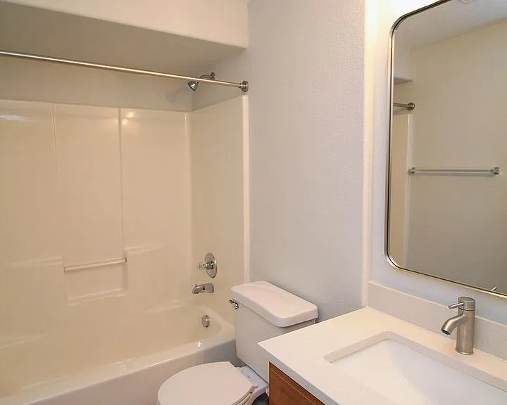 683 NE 162nd Ave — Photo 17