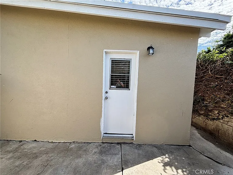 132 S Batavia St — Photo 12