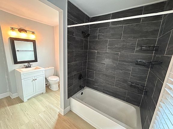 3rd image of 1395 Hildreth Ave #1395
