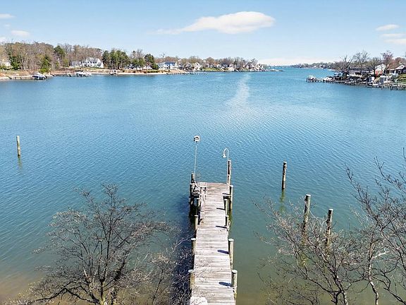 2nd image of 852 Riverside Dr