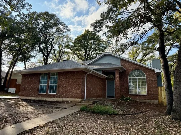 525 Inwood Rd, Azle, TX 76020