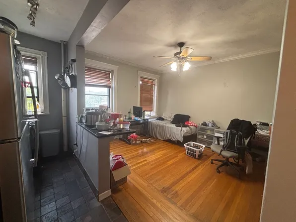 137 Peterborough St, Boston, MA