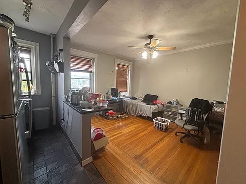 137 Peterborough St #9 Photo 1