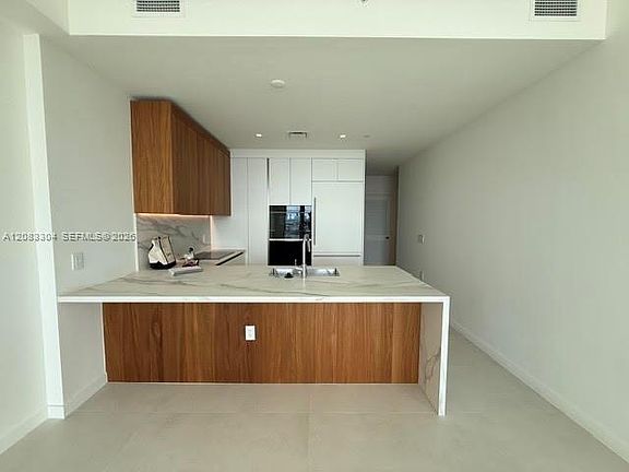 4th image of 1400 Biscayne Blvd #904