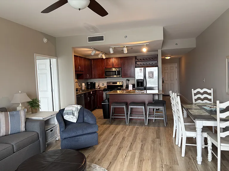 9902 S Thomas Dr #529 — Photo 6