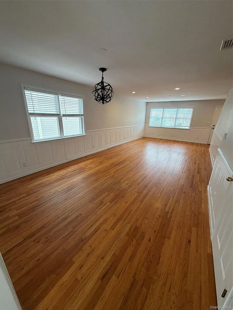 3 bed, 2.5 bath, 2000 sqft, $6,200 — Photo 2