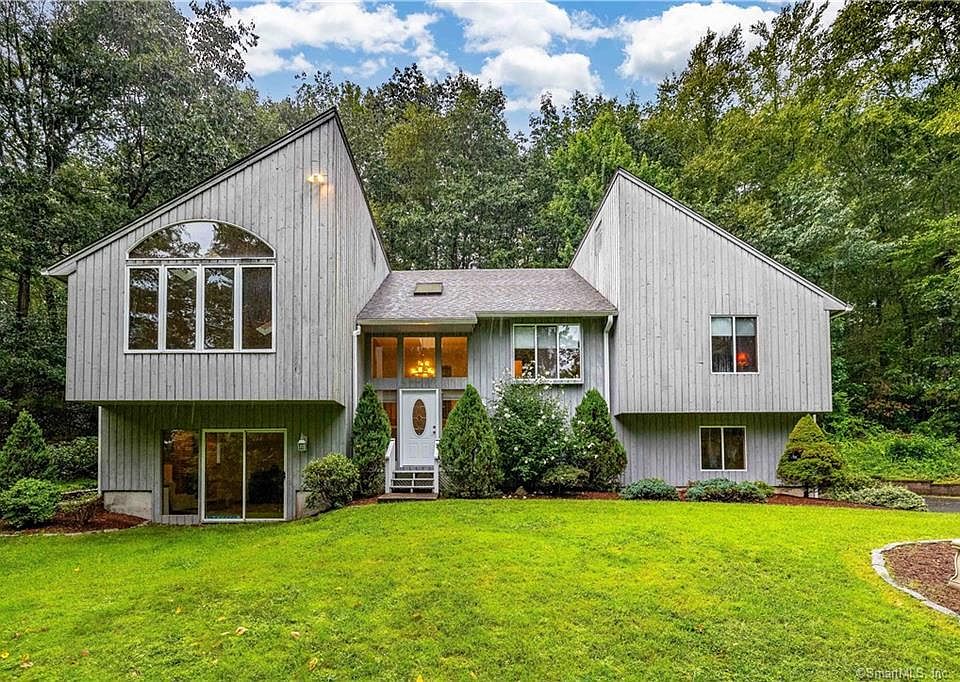 1st image of 71 Redwood Lane