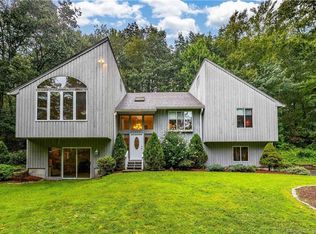 71 Redwood Ln, Glastonbury, CT 06033