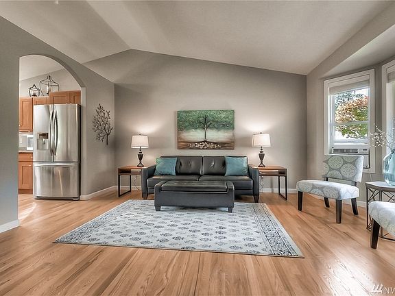 Spacious Living Room right off the kitchen great for entertaining. 
