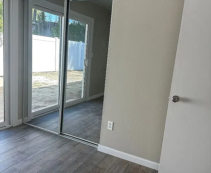 24355 La Glorita Cir — Photo 2