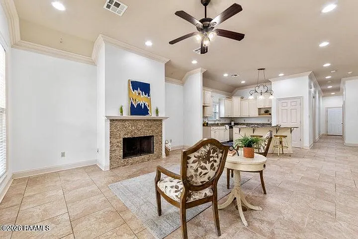 3 bed, 2.0 bath, 1650 sqft, $2,100 — Photo 2