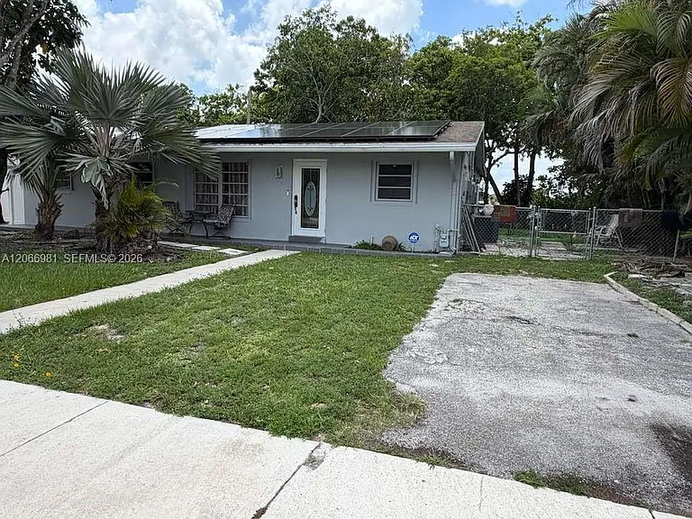 20302 NW 39th Ct — Photo 3