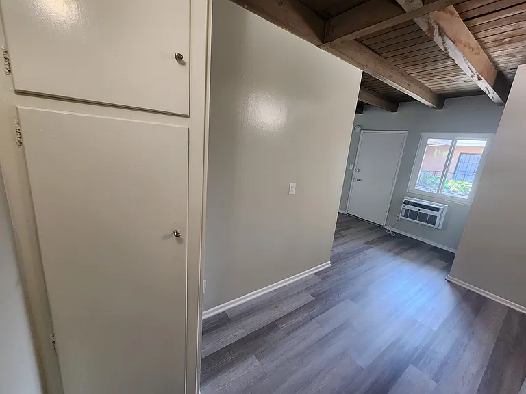 15043 Victory Blvd #11 — Photo 10