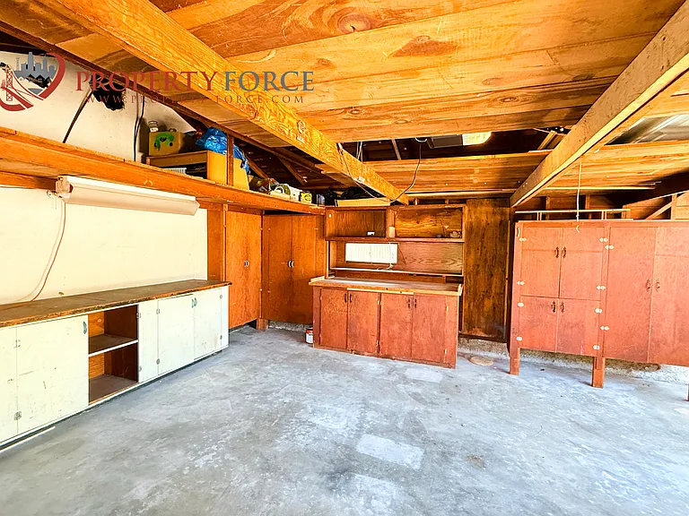 1623 Howard Ave — Photo 7