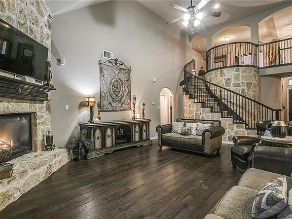 5th image of 701 Salada Dr