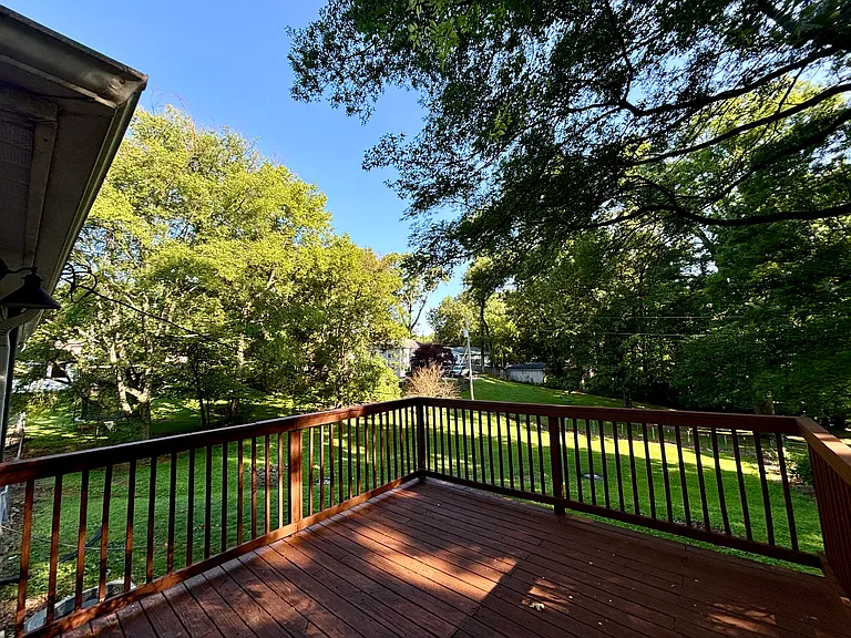 230 Hampton Ave — Photo 14