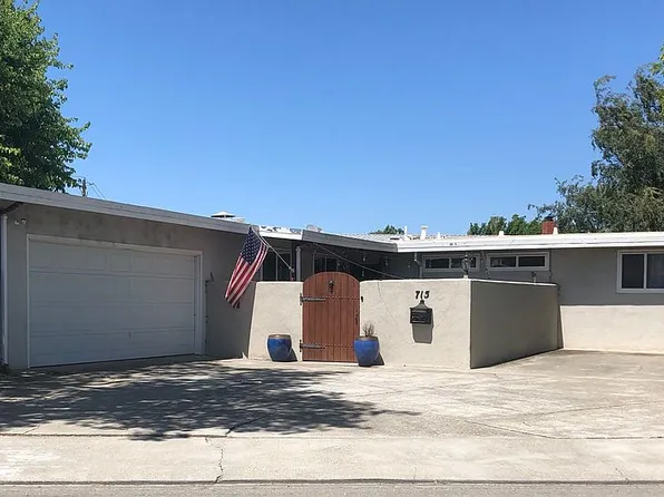715 W Beverly Pl, Tracy, CA 95376