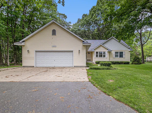 1662 Ramona Dr, Manistee, MI 49660