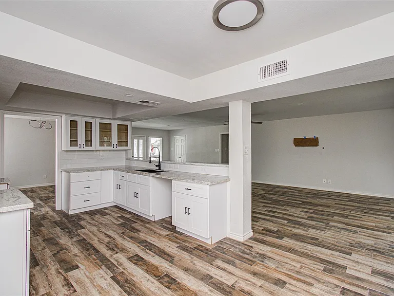 5507 Braesvalley Dr — Photo 2