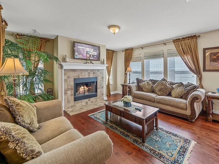 5901 Snow Creek Dr — Photo 2