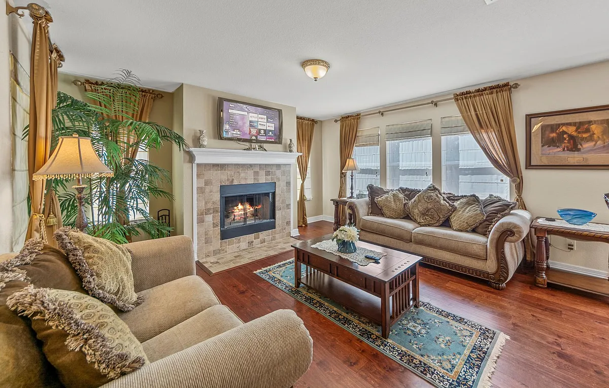Building Photo - 5901 Snow Creek Dr