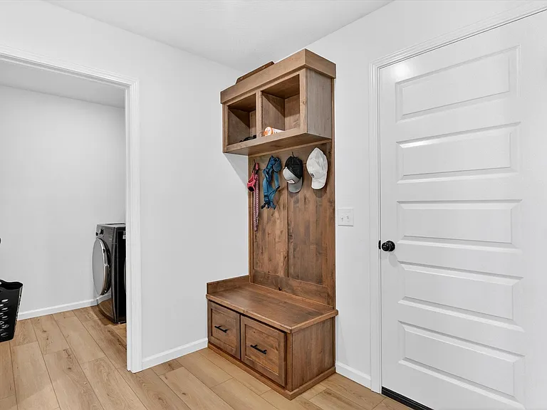 556 Spring Meadow Dr — Photo 11