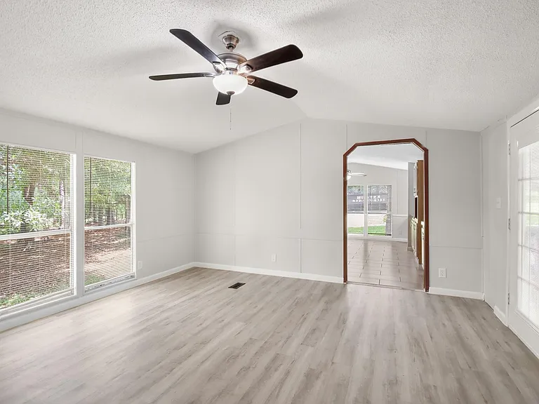 25494 Deepwood Dr #B — Photo 9