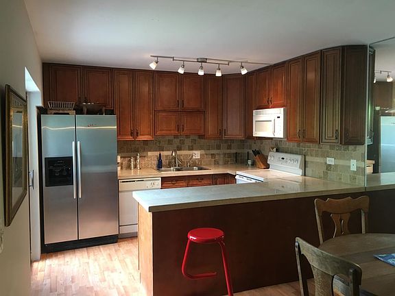 2nd image of 1485 Augusta Cir APT 122