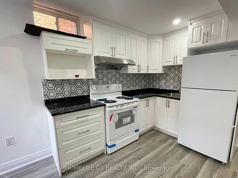 80 Lola Cres — Photo 3