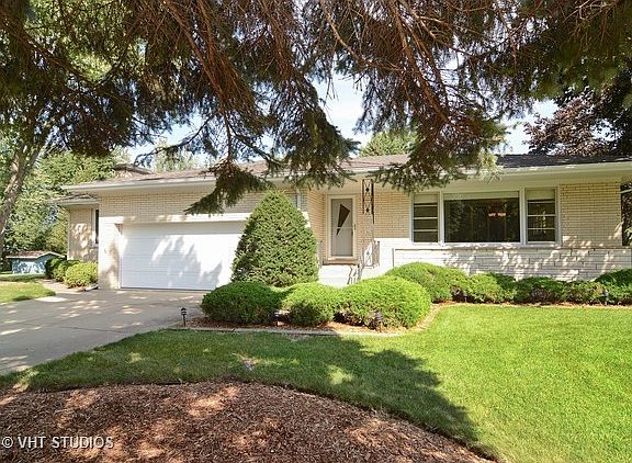 3rd image of 1021 N Deer Ave