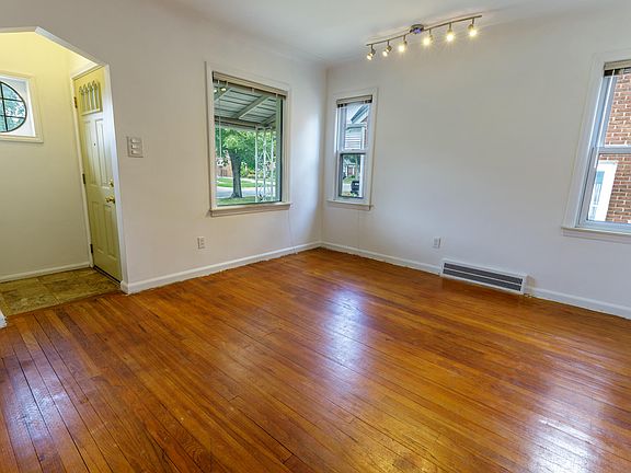 4th image of 3413 Lincoln St