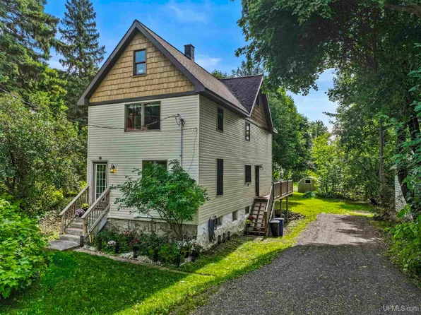 932 Prospect St, Hancock, MI 49930