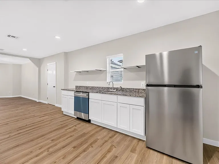 1154 Florida Ave — Photo 12