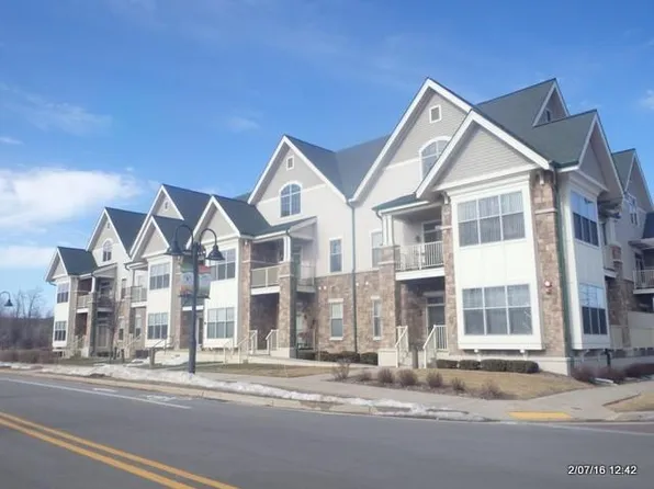 14900 W Wilbur Dr, New Berlin, WI 53146