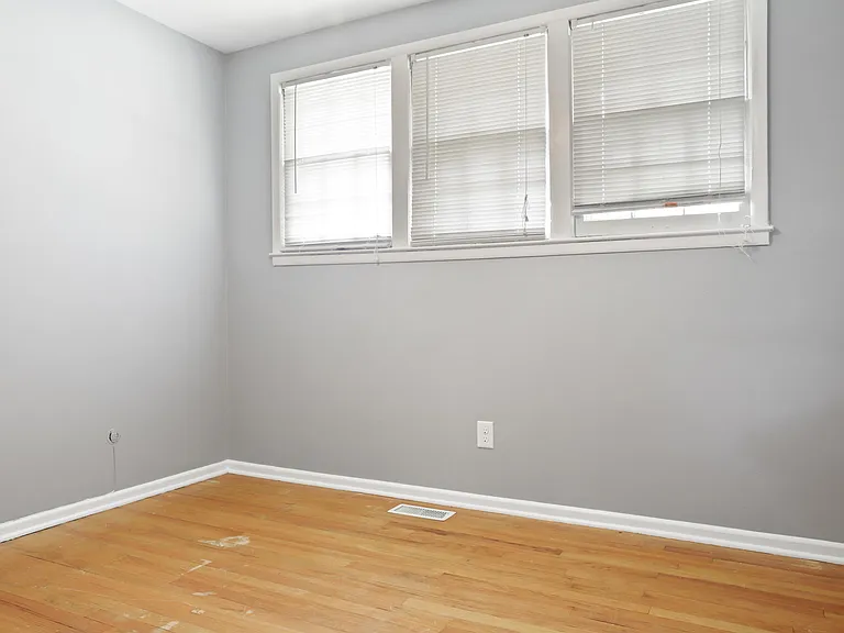 819 Hadley Rd — Photo 11