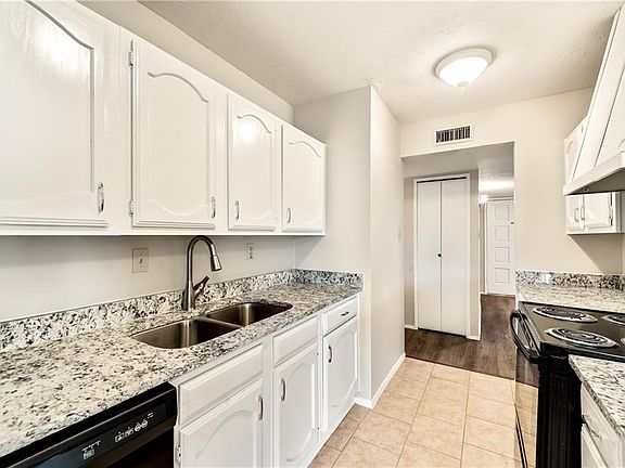 3rd image of 708 Green Canyon Dr