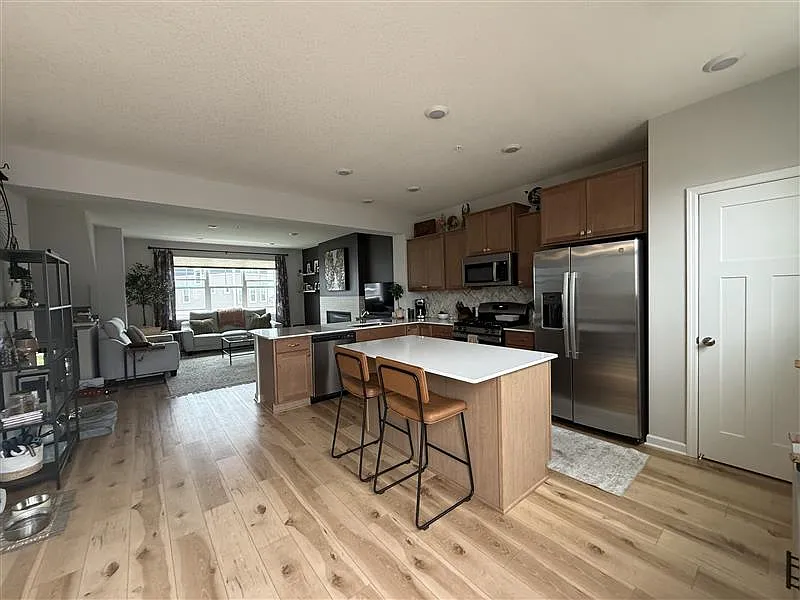 3 bed, 2.5 bath, 1921 sqft, $2,800 — Photo 4