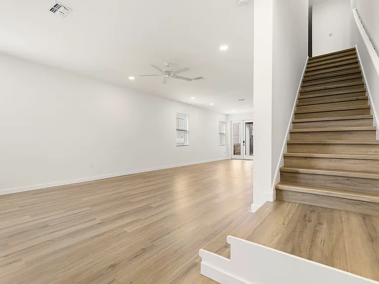210 E Columbus Dr #1 — Photo 16