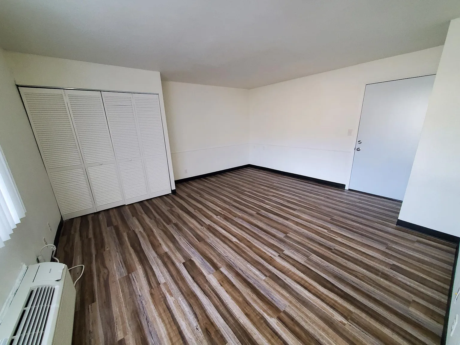 Studio, $575 — Photo 4