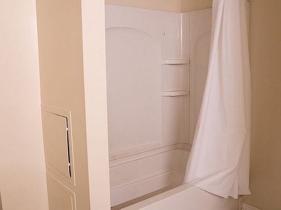 3rd image of 1669 Summit St #1673