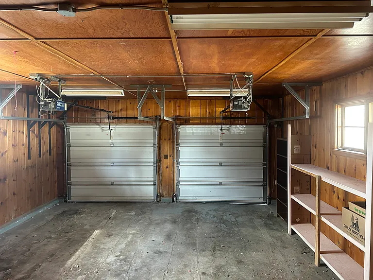 949 Victoria St — Photo 13