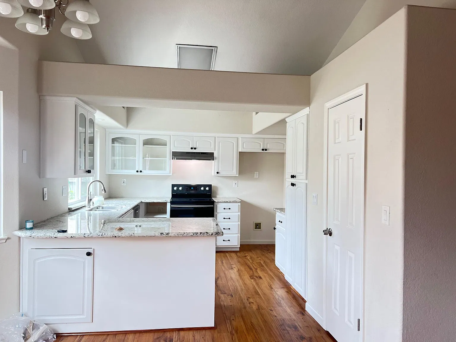 3 bed, 2086 sqft, $2,999 — Photo 4