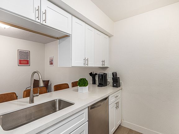 4th image of 2739 E Tamarisk Ave APT 4