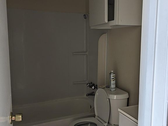 4th image of 2127 Audubon Ave APT 24
